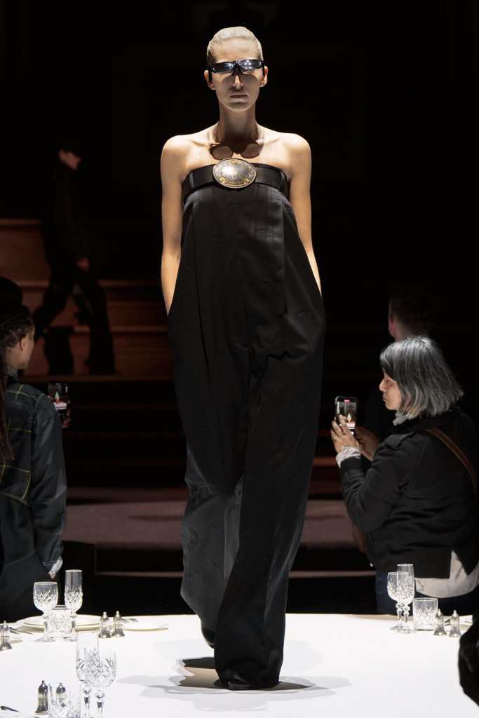 sfilata burberry donna autunno inverno