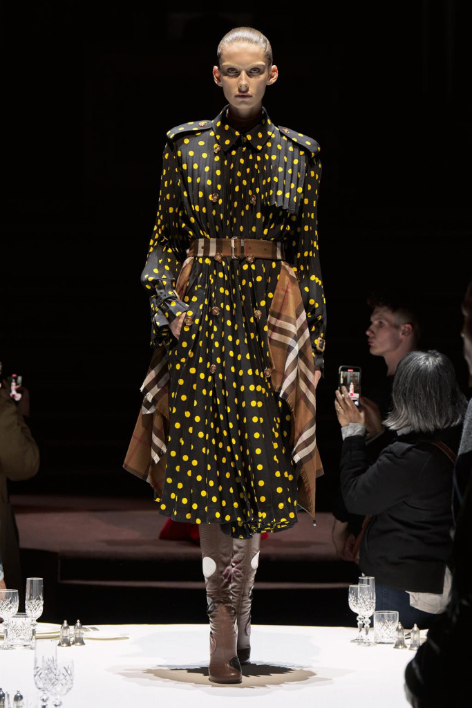 sfilata burberry donna autunno inverno