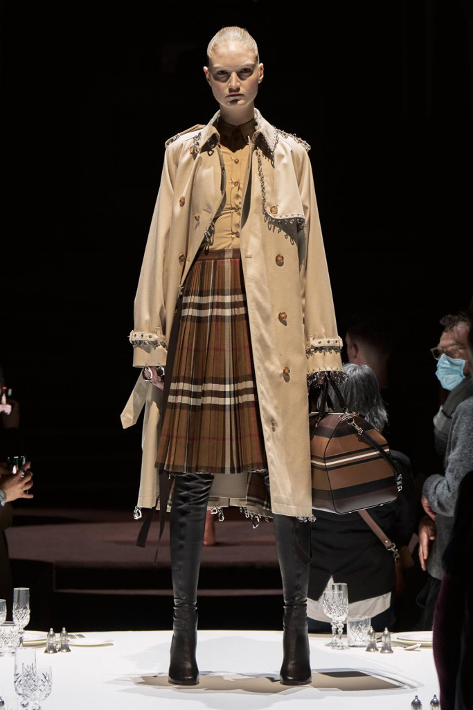 sfilata burberry donna autunno inverno