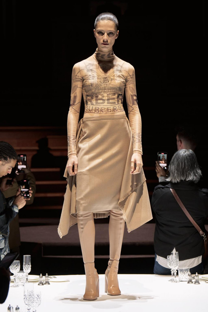 sfilata burberry donna autunno inverno
