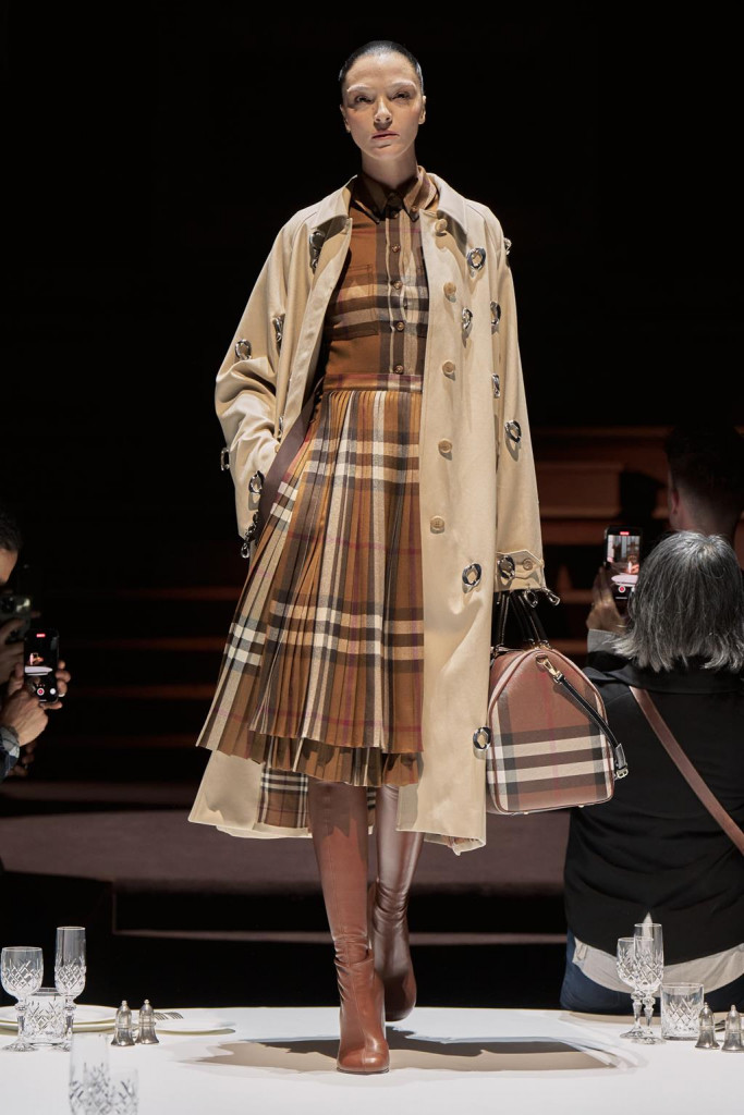 sfilata burberry donna autunno inverno