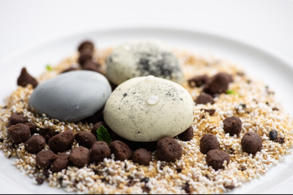 I sassi di Chef Filippo Sinisgalli, guscio cioccolato e interno crema al tarfuto