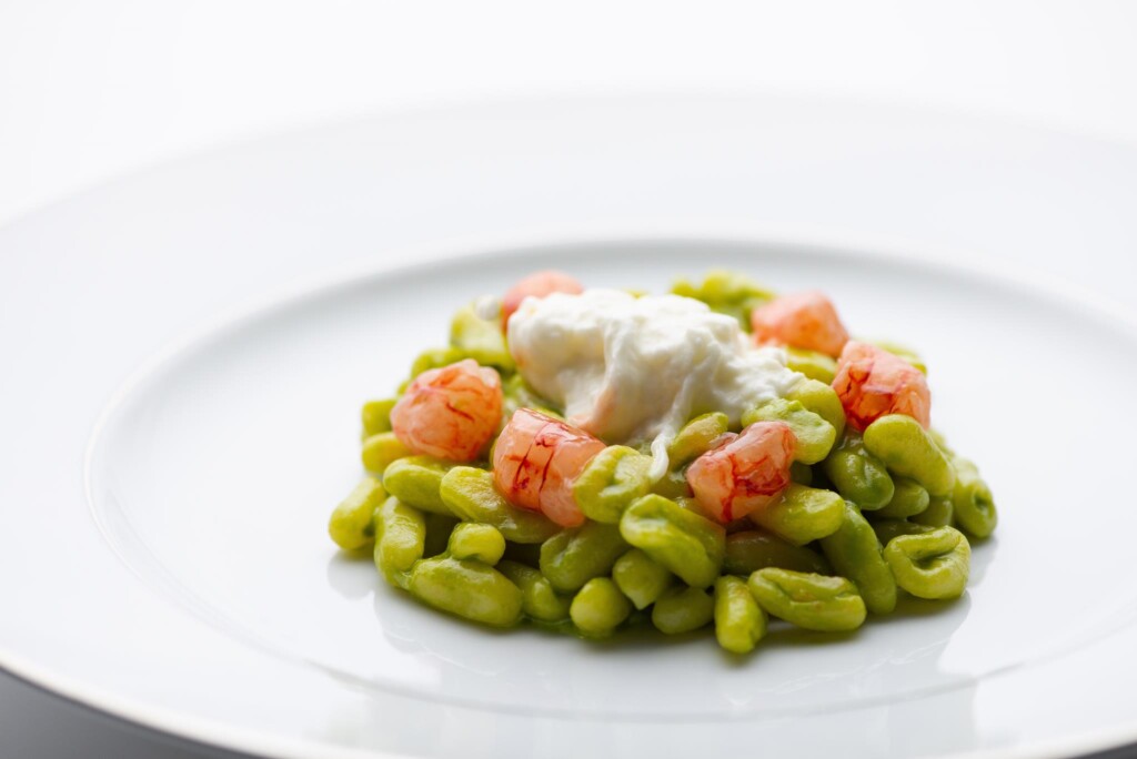 Rascatielli al Pesto Leggero, Stracciatella e Gambero Rosso