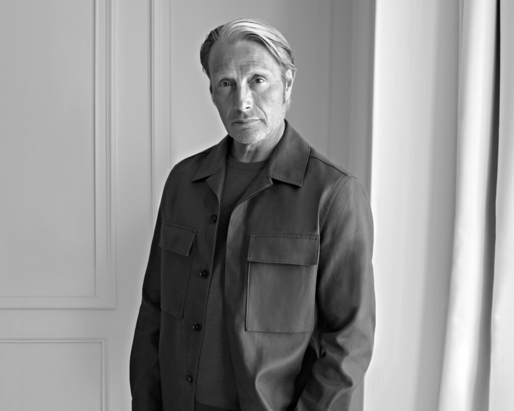 Zegna è lieta di annunciare l'arrivo dell'attore danese Mads MIkkelsen come nuovo testimonial globale del brand.