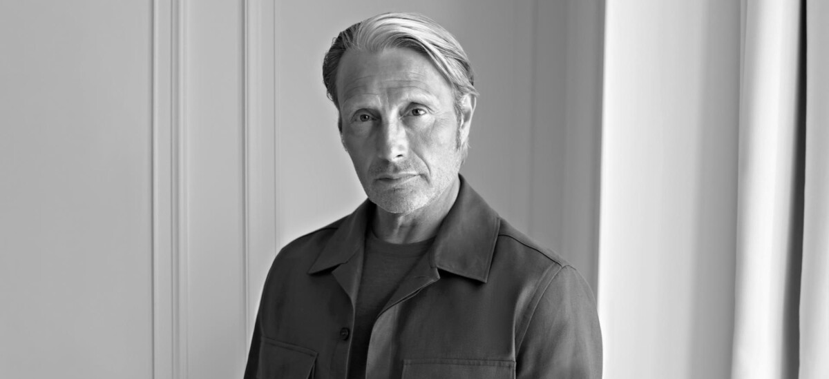 Zegna è lieta di annunciare l'arrivo dell'attore danese Mads MIkkelsen come nuovo testimonial globale del brand.