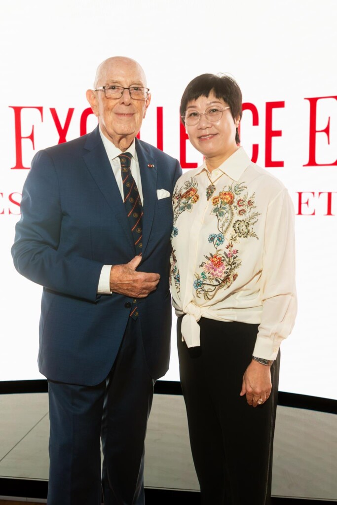 Da sinistra_ Cav.Lav. Mario Boselli, Presidente di ICCF; Angela Zhou, Presidente Huaxia Group