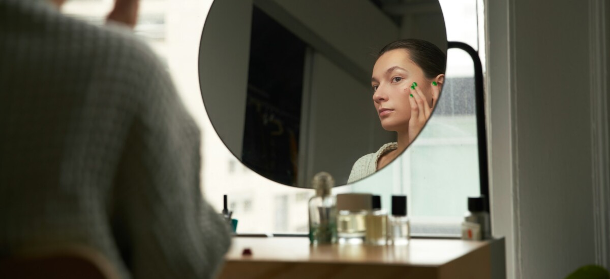 Concedersi le giuste ore di sonno notturno è fondamentale per il benessere mentale, per la salute dell’organismo e persino per la bellezza della pelle.