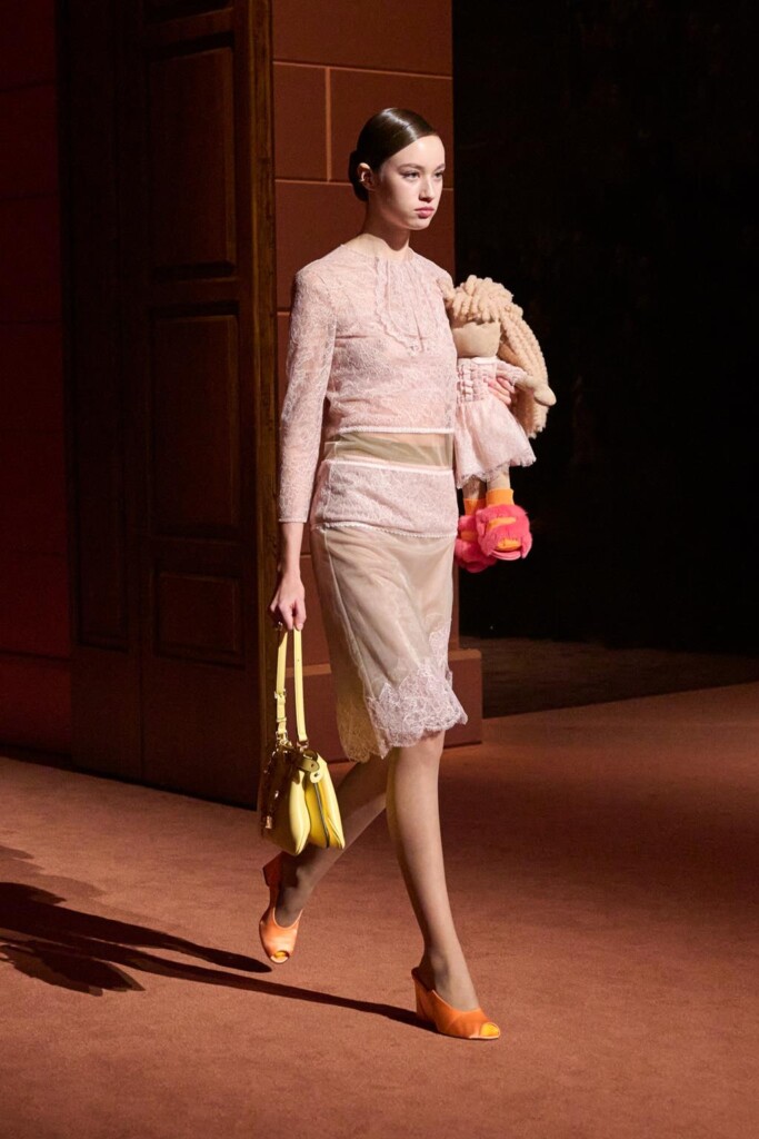 L’eleganza senza tempo di Fendi: tutte le foto della sfilata di Milano