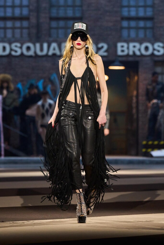 sfilata dsquared2 collezione autunno inverno 2025 celebra 30 anni brand milano fashion week foto
