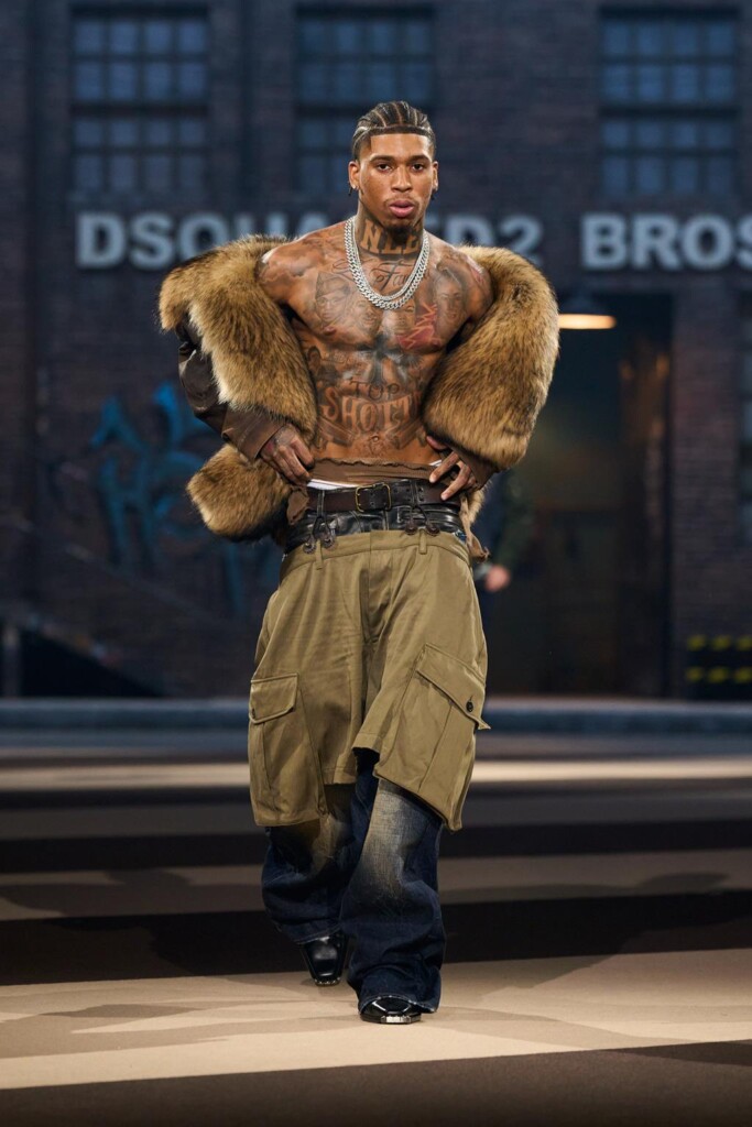 sfilata dsquared2 collezione autunno inverno 2025 celebra 30 anni brand milano fashion week foto