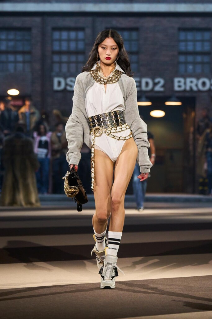 sfilata dsquared2 collezione autunno inverno 2025 celebra 30 anni brand milano fashion week foto
