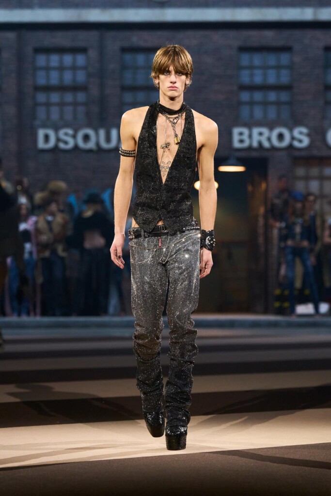 sfilata dsquared2 collezione autunno inverno 2025 celebra 30 anni brand milano fashion week foto