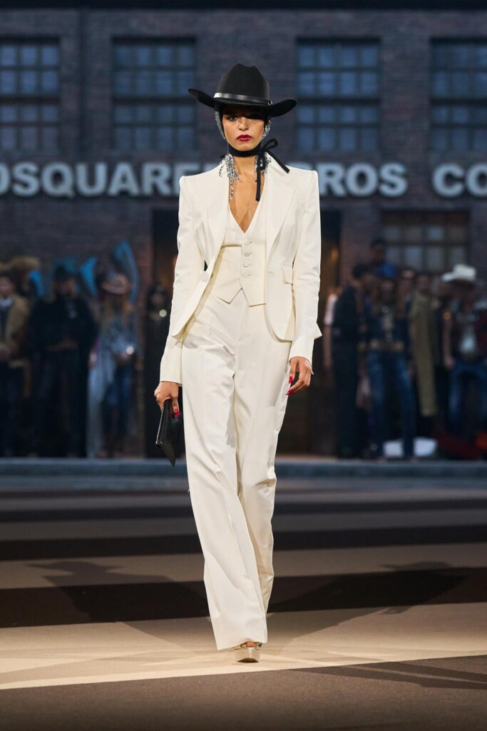 sfilata dsquared2 collezione autunno inverno 2025 celebra 30 anni brand milano fashion week foto