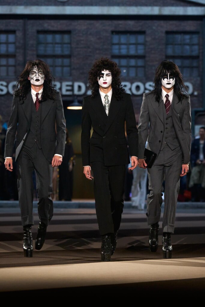 sfilata dsquared2 collezione autunno inverno 2025 celebra 30 anni brand milano fashion week foto