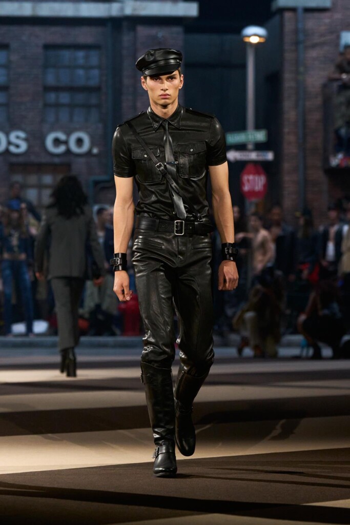 sfilata dsquared2 collezione autunno inverno 2025 celebra 30 anni brand milano fashion week foto