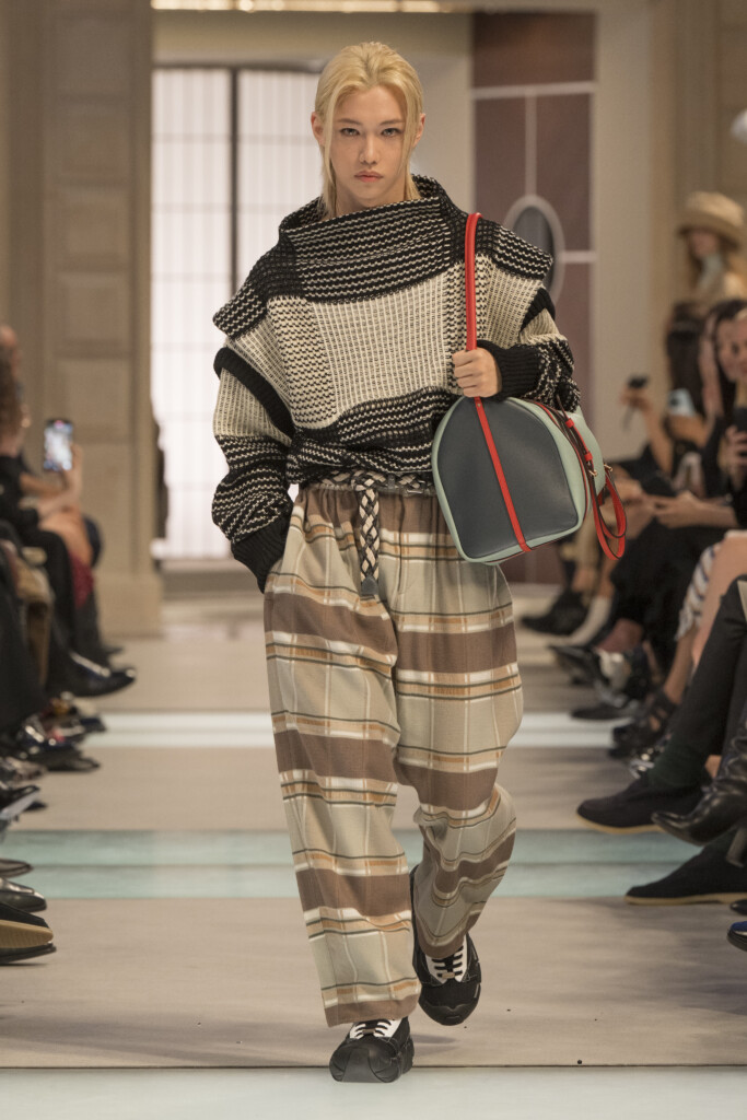 Louis Vuitton: le foto della sfilata fall-winter 2025 alla Paris Fashion Week