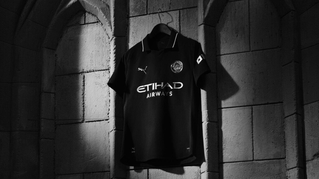 PUMA E MANCHESTER CITY PRESENTANO IL NUOVO AWAY KIT 2526
