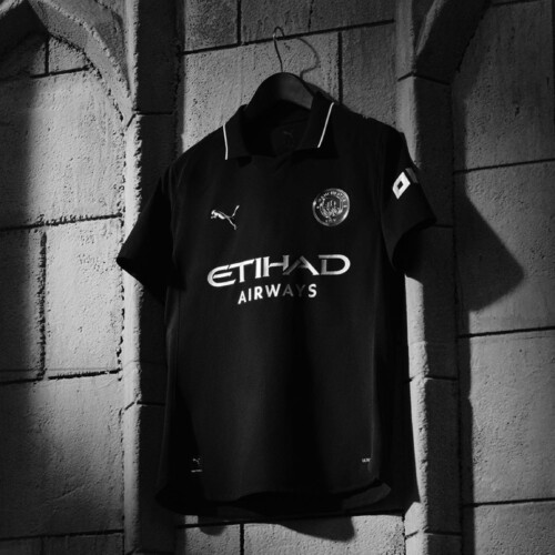 PUMA E MANCHESTER CITY PRESENTANO IL NUOVO AWAY KIT 2526