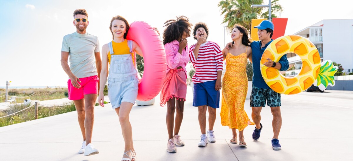 Multiethnic group of young happy friends bonding outside, having fun on summertime vacation - Multicultural cheerful people with summer clothes enjoying summer holidays, concepts about youth, friendship and positive emotion